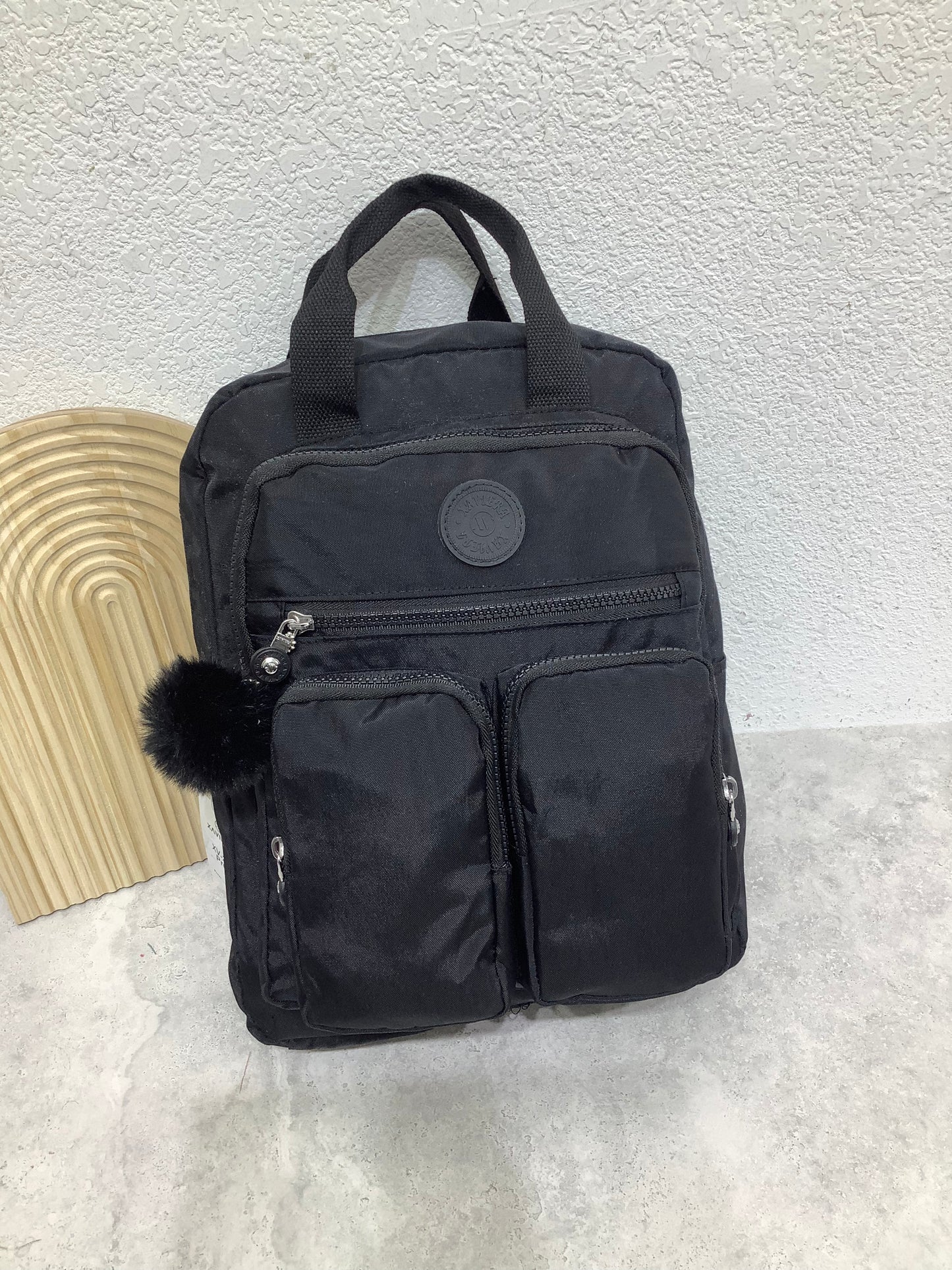 Mochila feminina Casual Nylon impermeável Múltiplos Bolsos – Leve e Versátil XV-2411
