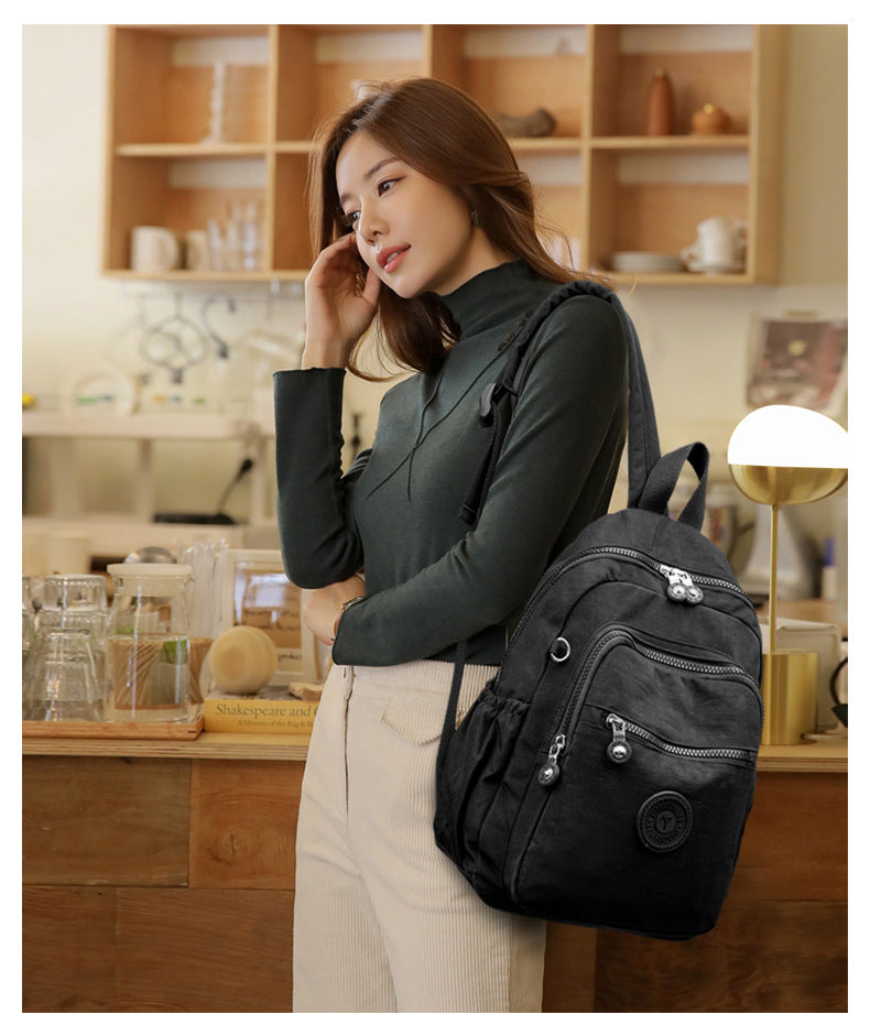Mochila Feminina Leve e Impermeável com Design Casual e Vários Bolsos