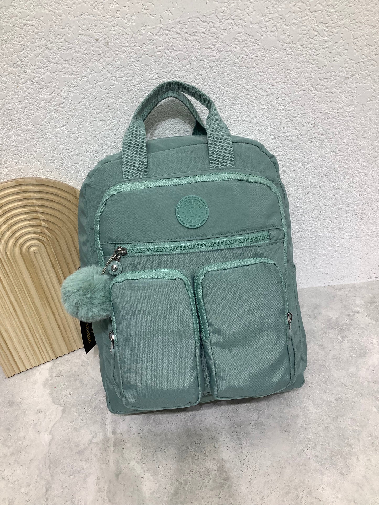 Mochila feminina Casual Nylon impermeável Múltiplos Bolsos – Leve e Versátil XV-2411