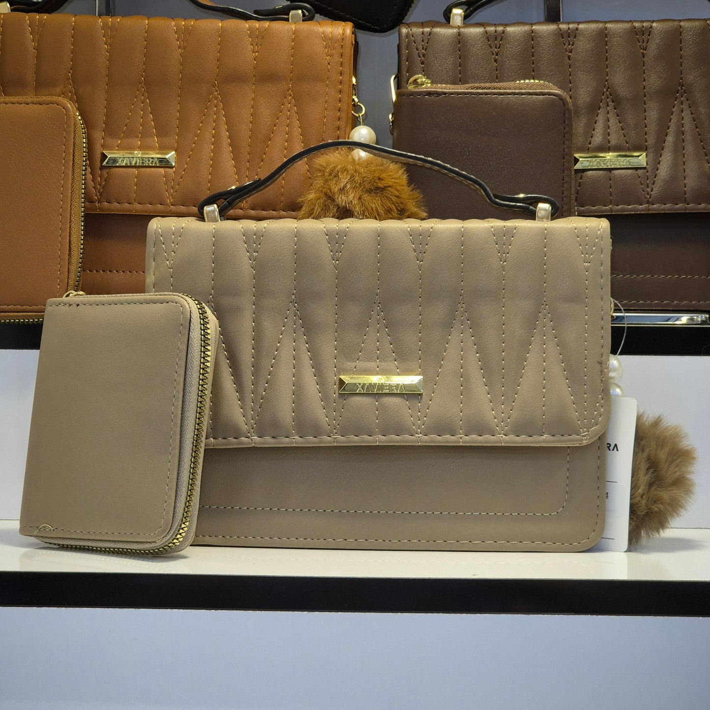 Bolsa Transversal Feminina com Carteira e Pompom – Design Elegante em Couro Sintético XV2504