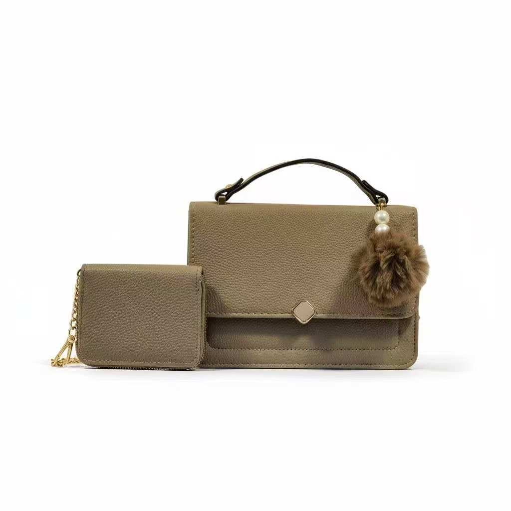 Bolsa Transversal Feminina XV2505 com Carteira e Pompom – Design Elegante em Couro Sintético XV2505