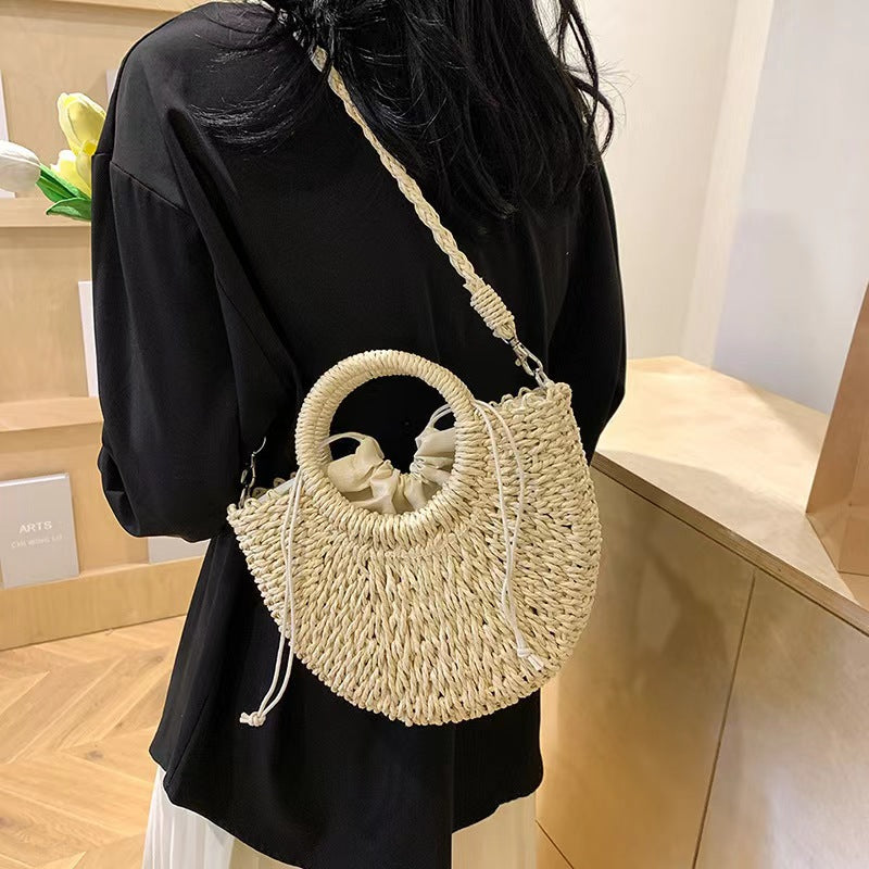Bolsa feminina de palha pequena com Alça Transversal e Mão lua pequena